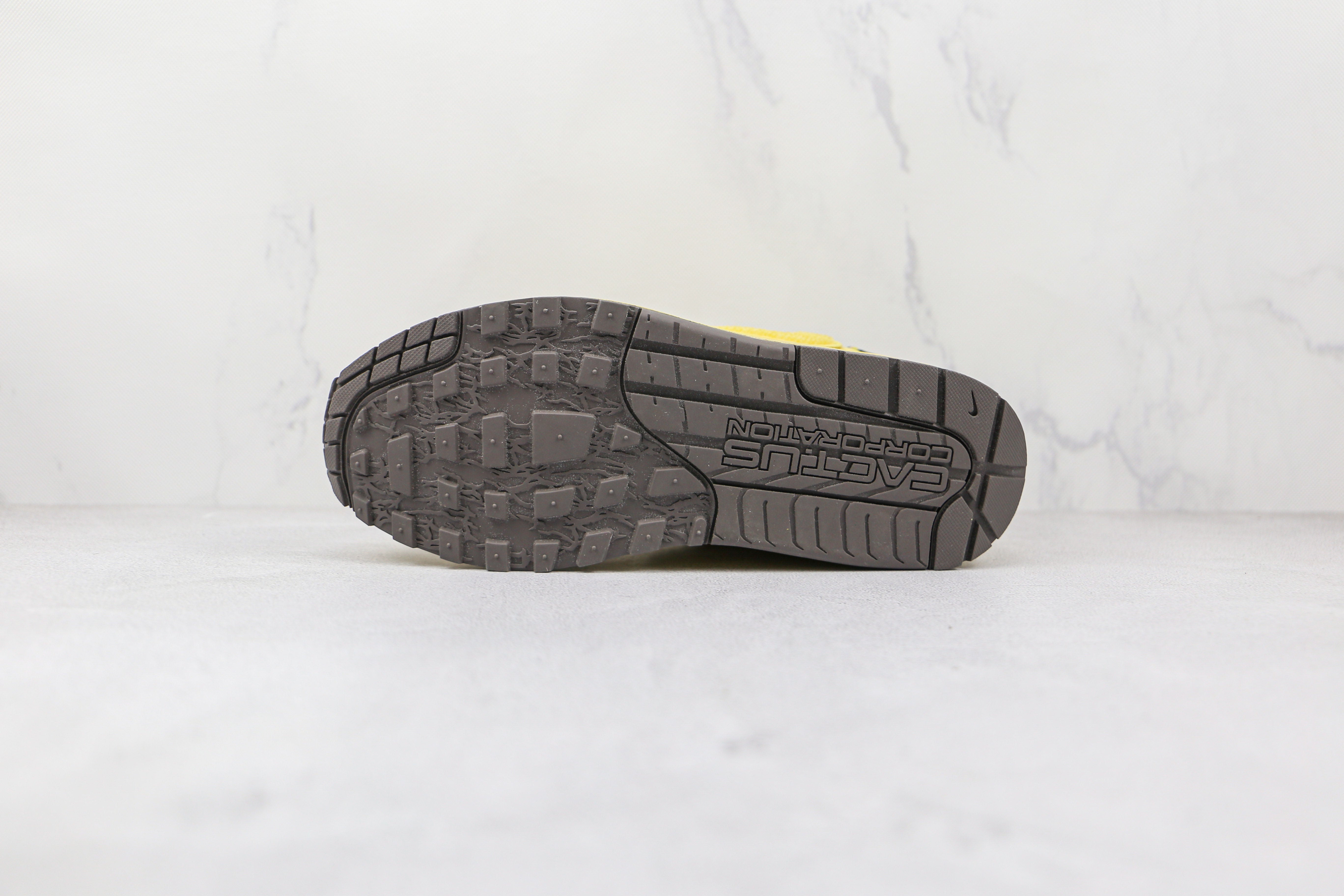 Nike Air Max 1 Travis Scott Cactus Jack Saturn Gold